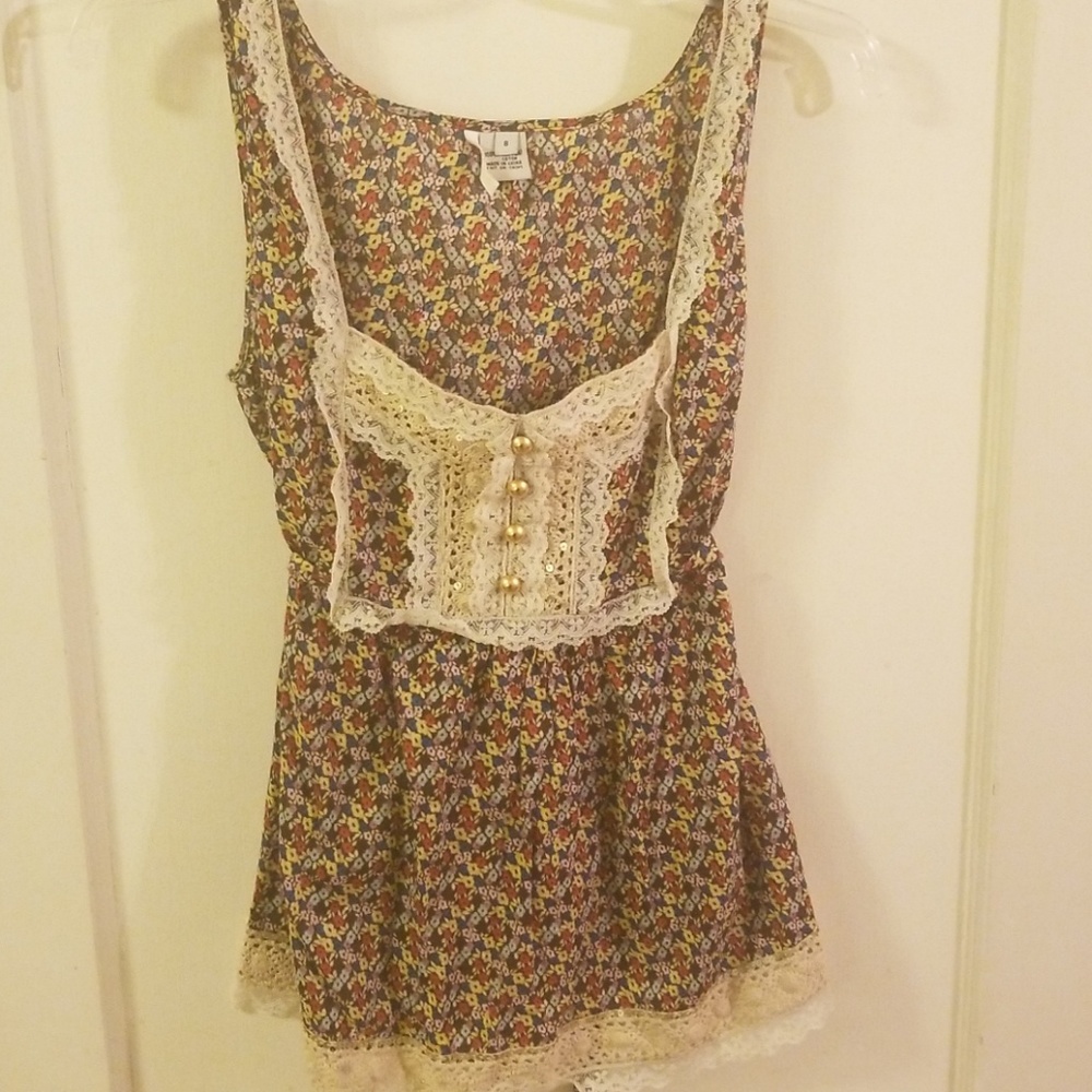 Kenzie size 8 floral, lace tank top